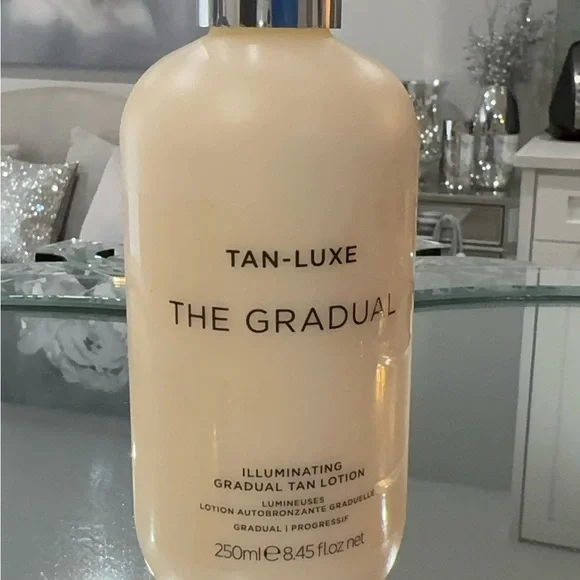 Tan-Luxe The Gradual Tan Lotion - Picture 3 of 10